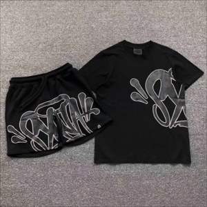 Conjunto de Dos Piezas para Hombre, Verano, Estilo Desgastado, Camiseta y Pantalones Cortos Deportivos, Bajo sin Rematar, Ropa Urbana, Venta al Por Mayor, Fabricante - Product Image 1