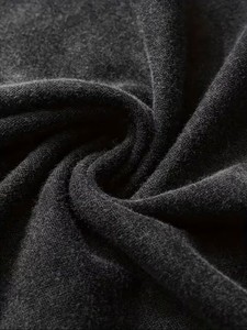 Pantalones cortos lavados para hombre con diseño de estampado cruzado de tonos oscuros, estilo vintage, color liso, ideales para uso diario. - Product Image 6