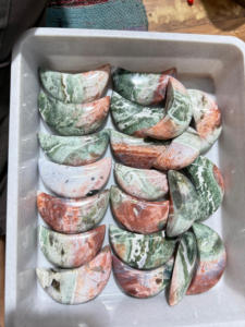 Pierre précieuse polie en jaspe licorne sculpté en forme de lune, cristal de guérison naturel Feng Shui, objet de collection, vente en gros - Product Image 4