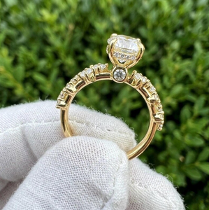 Anillo de Compromiso para Mujer Sparkledge Creation LR-31 Exclusivo con Diamante Cultivado en Laboratorio de Corte Ovalado de 3CT, Engastado en Oro de 10K/14K/18K, Certificado IGI - Product Image 5