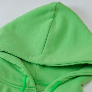 Hauts à capuche épais et courts pour femmes, collection Printemps 2026, avec badge à sequins, manches longues et boucle en tissu toile - Product Image 3