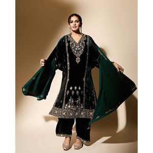 Ensemble de costume de fête vert magnifique pour femmes, haut et bas en velours avec dupatta par Karma Fashion - Product Image 3