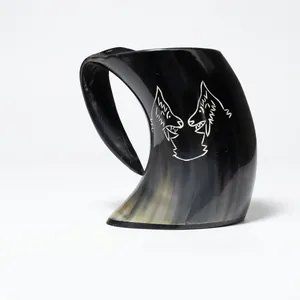 Mug en corne de buffle fait main, forme naturelle, motif loup sculpté, durable, objet d'art de collection - Product Image 4