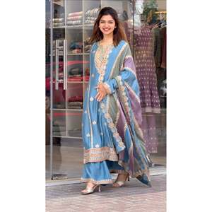 Hermoso conjunto de ropa de fiesta para mujer Heavy Faux Georgette Top Plazzo y Dupatta multicolor - Product Image 5