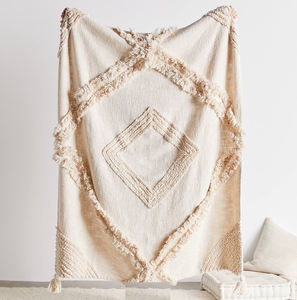 Manta de Lujo para Bebé, Ligera, Lavable a Máquina, 100% Algodón, con Bordado Jacquard y Mechones - Product Image 4