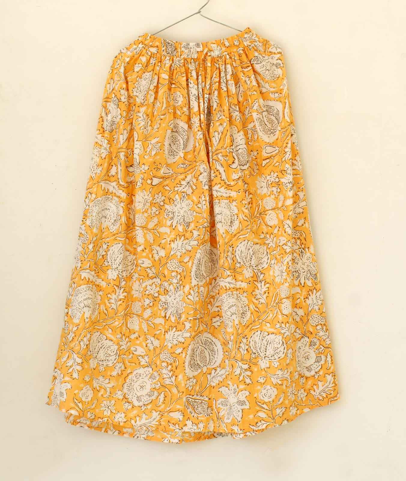 สีเหลือง