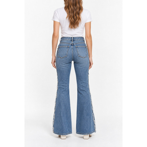 Jean en denim évasé taille haute pour femme avec bords effilochés sur les côtés, bleu moyen, coupe large, style hip-hop, marque privée OEM - Product Image 2