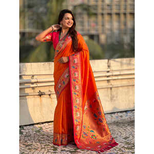 Sari en soie douce orange Swan Rajhans Paithani, vêtements indiens et pakistanais - Product Image 1