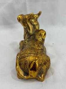 Statue rustique en aluminium de vache et de veau avec texture artistique en pierre, sculpture folklorique pour la décoration de temple, de maison et la collection de cadeaux - Product Image 4