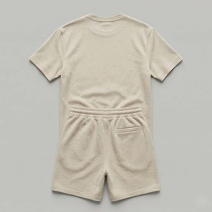 ชุดวอร์มผู้ชายคุณภาพสูง ระบายอากาศได้ดี สีนมโอ๊ตโทนกลางๆ สไตล์สตรีทแวร์ลำลอง เสื้อยืดแขนสั้น กางเกงขาสั้น 100% - Product Image 2