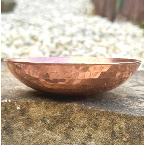 Tazón de cobre martillado de diseño compacto, ideal para reuniones familiares numerosas, eventos y fiestas, con una calidad resistente y duradera. - Product Image 4