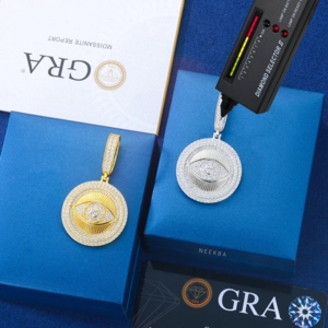 Pendentif Médaille Œil de Protection en Moissanite, Argent Sterling 925, Pendentif Œil Porte-Bonheur Sertie de Pierres, Œil de Bonne Fortune Sertie à la Main - Product Image 5