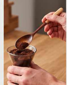 Ensemble de 4 couverts à manche en bois, finition brune, style artisanal, pour la maison, la cuisine, le café, le restaurant et les repas. - Product Image 5