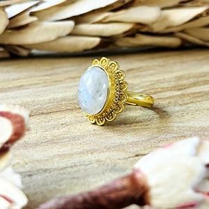 Bague florale au design unique, style bohème, en laiton plaqué or 18 carats, avec pierre de lune, pour femmes, vente en gros OEM ODM - Product Image 3