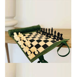 Juego de ajedrez enrollable de cuero verde con bolsa de almacenamiento con cremallera, tablero de juego de estrategia portátil y piezas modernas para jugar en viajes. - Product Image 2