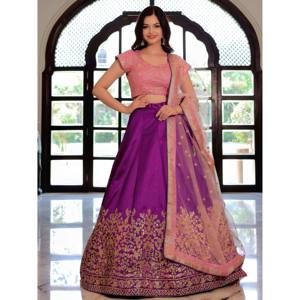Lehenga Choli en soie de mûrier violette glamour brodé de Zari - Product Image 2