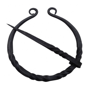 Cruz de Troll Medieval Forjada a Mano, Colgante de Hierro Tradicional Hecho por Ferreteros, Amuleto Nórdico Rústico con Acabado Artesanal - Product Image 5