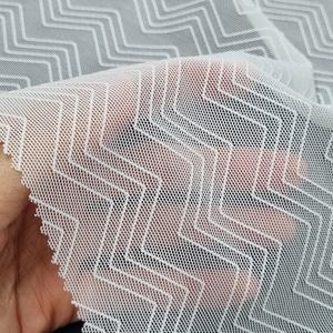 Tissu en dentelle extensible léger à motif zigzag géométrique 121 cm en nylon et élasthanne tricoté pour lingerie, robes et vêtements de mariage - Product Image 6