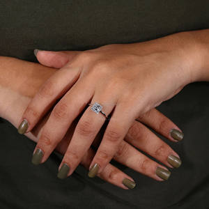 Anillo de compromiso de halo de diamante cultivado en laboratorio de oro blanco, anillo de promesa de aniversario de diamante de corte princesa cuadrado, estilo IGI certificado - Product Image 2