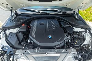 Excelente Auto Usado BMW M240i Coupé 2024, Listo para Envío a Todo el Mundo - Product Image 4