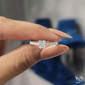 Anillo Minimalista de Diamante de Laboratorio con Corte Radiante de 0.50ct, Banda Pavé Catedral, Certificado IGI, Oro Blanco de 10K, Anillo de Compromiso Delicado - Product Image 5