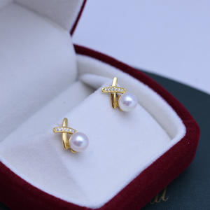 Boucles d'oreilles clous en argent S925 pour femmes, perles d'eau douce rondes de 11-12 mm avec de fines imperfections, perles blanches et violettes - Product Image 1