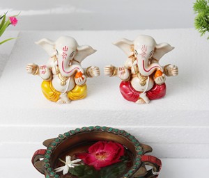 Statuette de Ganesha en résine artisanale traditionnelle miniature de Nirmala Handicrafts |   Vente en gros d'idoles blanches du dieu hindou Ganesha, provenance Rajasthan - Product Image 5