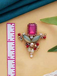 Joyería étnica india Kundan Tikka con perlas, chapado en oro de alta calidad, hecha a mano para bodas y fiestas de mujeres. - Product Image 4
