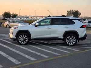 Toyota RAV4 XLE d'occasion 2025 - Product Image 2