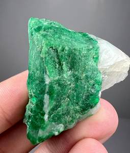 Espécimen de Cristal de Esmeralda Verde de Primera Calidad de Swat, Pakistán, Mineral Natural para Coleccionistas, Gema de Berilo en Bruto para Exhibición - Product Image 3