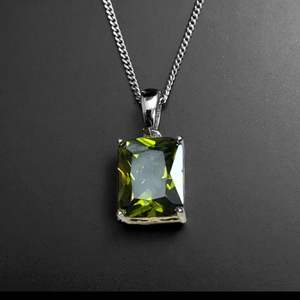 Collar Mia con Peridoto Rectangular, Plata de Ley, Piedra Verde del Mes de Agosto, Colgante de Gema, Regalo de Aniversario para Mujer - Product Image 6