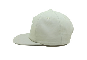 Gorra Snapback Personalizada al por Mayor con Parche Tejido, de Algodón Beige de Alta Calidad, de 5 Paneles con Visera Plana, Estilo Vintage para Deportes y Aventuras al Aire Libre - Product Image 3