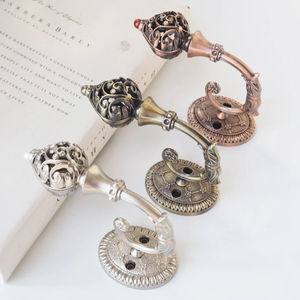 Ganchos y colgadores de lujo para el hogar y hoteles, hechos de metal de calidad superior, con diseño elegante y único, chapados en oro de alta calidad, al precio más bajo. - Product Image 3