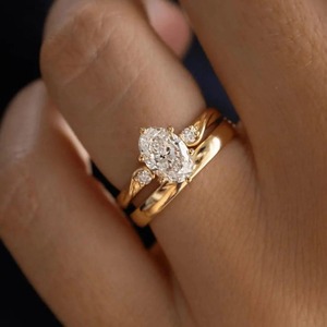 Bague de fiançailles en diamant ovale créé en laboratoire, 1,00 carat, clarté VS1, couleur F, or massif 18 carats, solitaire, bijoux fins - Product Image 1