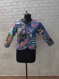 Chaqueta de Invierno Reversible Hecha a Mano con Diseño Floral Corto de Algodón Orgánico Indio, Estilo Kantha, Unisex, Precio al por Mayor - Product Image 3