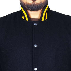 Veste universitaire personnalisée pour homme en laine noire avec manches en simili cuir, veste bomber de baseball à rayures jaunes pour la vente en gros - Product Image 4