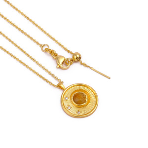 Collier pendentif El Joyero Citrine en laiton plaqué or avec chaîne à maillons, motif soleil éclatant, style minimaliste tendance pour anniversaire - Product Image 2
