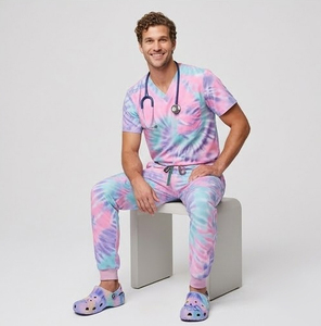 ชุดยูนิฟอร์มพยาบาลแบบ Tie Dye เสื้อคอวีแขนสั้นสำหรับผู้ชาย - กางเกงพยาบาลเอวสูงทรงเข้ารูป \ ชุดยูนิฟอร์มพยาบาลแบบ Sublimation - Product Image 5