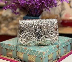 Bolso de mano vintage de metal tallado a mano con cierre de solapa de Lowellcraft.com, elegante - Product Image 2