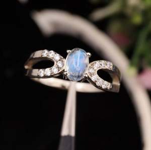 Anillo de Compromiso de Lujo para Mujer, con Piedra Lunar Arcoíris Azul Fuego Natural, Corte Ovalado, Plata de Ley, Chapado en Oro de 14k - Product Image 2