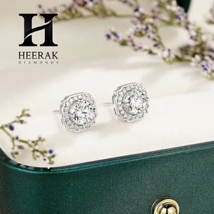 Pendientes de Diamantes con Halo de Oro de 14K y Borde Festoneado, Fabricante de Joyería Fina de Lujo - Product Image 2