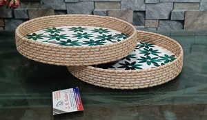 Elegante juego de bandejas redondas de ratán con incrustaciones de nácar hechas a mano, decoración de lujo asequible para el hogar de la India - Product Image 2
