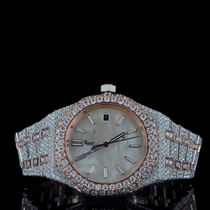 Reloj de Lujo con Moissanita Iced Out Tono Plateado, Esfera Totalmente Adornada con Marcadores Baguette, Joyería de Declaración, Tendencia 2026 - Product Image 1