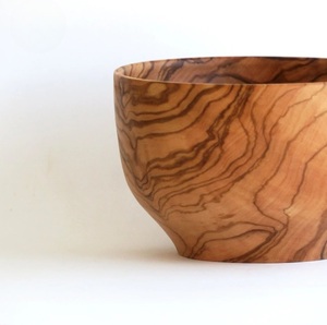 Bol en bois d'olivier fait main et écologique - Design rustique durable pour les collations, les salades et le service en cuisine à la maison - Product Image 6