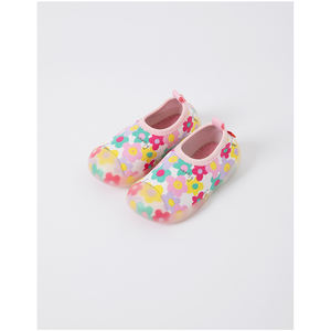 Chaussures aquatiques de style coréen OZKIZ pour filles de 2 à 6 ans, design à bout fermé, vente en gros, mode estivale pour enfants, pour la plage - Product Image 1