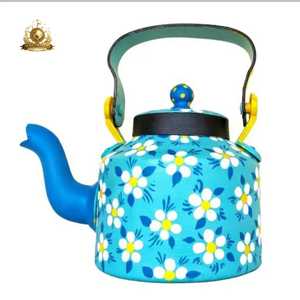 Théière en métal peinte à l'orange, motif floral indien multicolore (rouge, jaune, rose, vert), poignée artisanale, artisanat populaire indien - Product Image 2