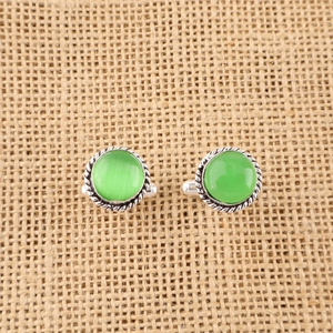 Gemelos artesanales de diseño Niharika Gems con piedra ojo de gato verde en plata de ley 925 fina, joyería unisex. - Product Image 1