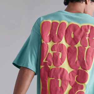 เสื้อยืดคอกลมทรงบ็อกซี่โอเวอร์ไซส์ผ้าฝ้ายโพลีเอสเตอร์ 100% ดีไซน์ใหม่ ขายส่งสำหรับผู้ชาย ปี 2026 ราคาถูก สั่งทำได้ แบบเรียบง่าย แห้งเร็ว ระบายอากาศได้ดี - Product Image 5