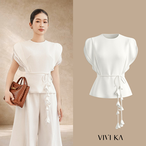 Blusa Elegante de Poliéster y Spandex para Mujer, Cuello Redondo, Manga con Volantes en Capas, Peplum, con Cinturón Hecho a Mano, Diseño Personalizado SOLI, ODM OEM - Product Image 1