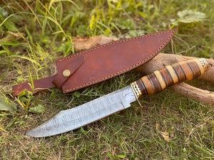 Cuchillo Bowie Recto de Acero de Damasco A&M ENTERPRISES para Camping, Mango de Madera, Funda de Cuero, Cuchillos Personalizables de Alta Calidad - Product Image 2